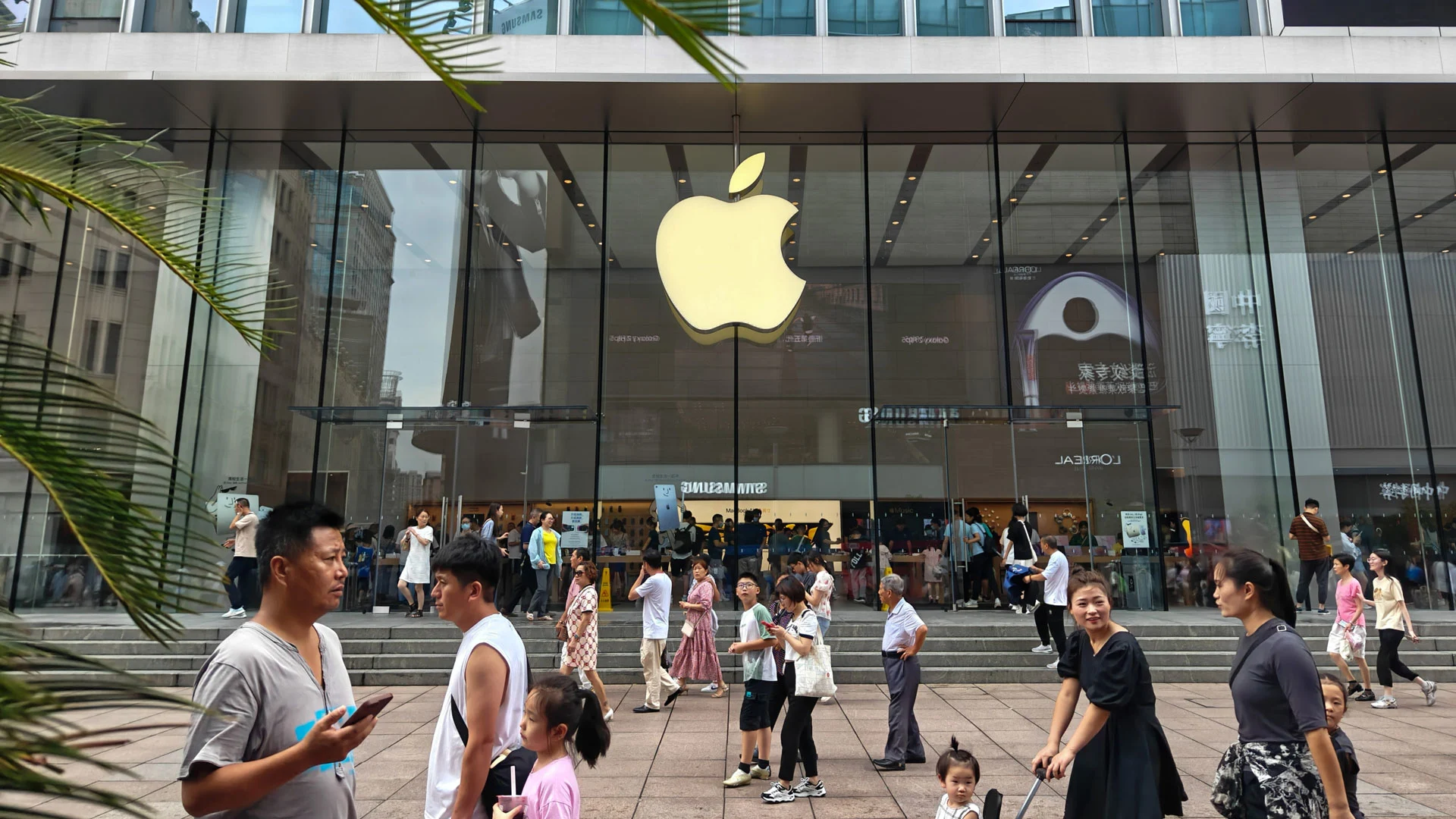 Apple Slashes App Store Fees in China to Stave Off Regulatory Storms